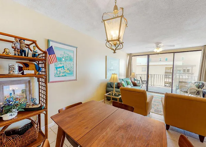 Beachfront With Balcony Overlooking Gulf Of Mexico & Pool *