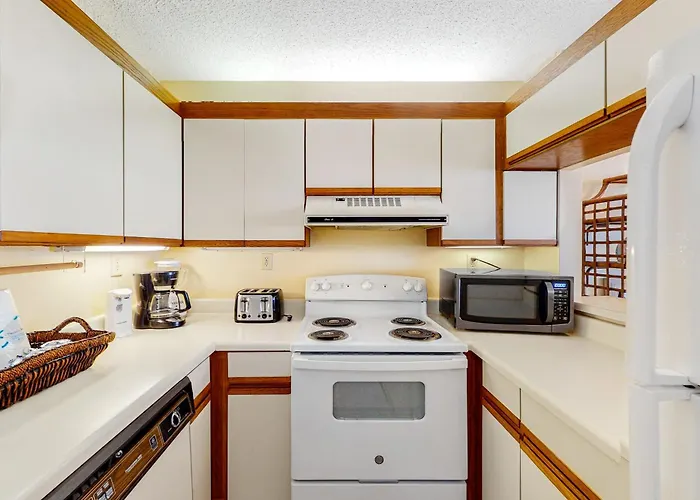 Beachfront With Balcony Overlooking Gulf Of Mexico & Pool * Gulf Shores