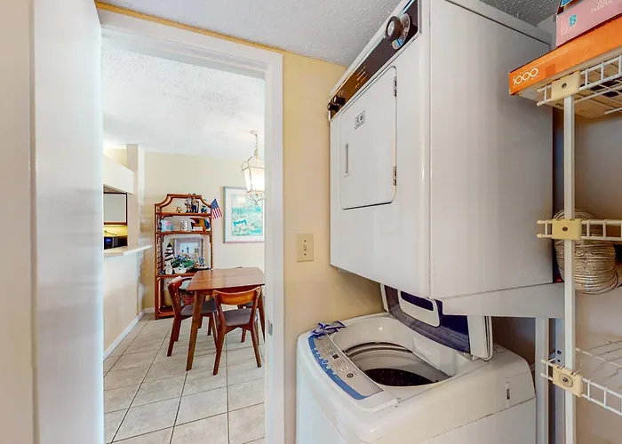 Beachfront With Balcony Overlooking Gulf Of Mexico & Pool Gulf Shores