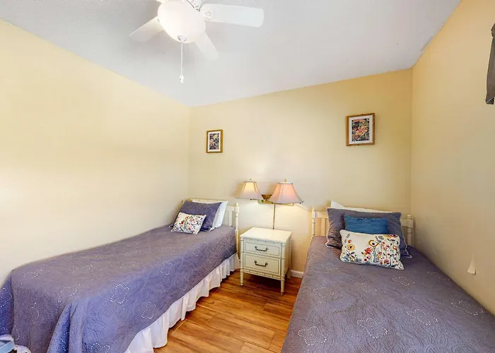 Beachfront With Balcony Overlooking Gulf Of Mexico & Pool * Gulf Shores