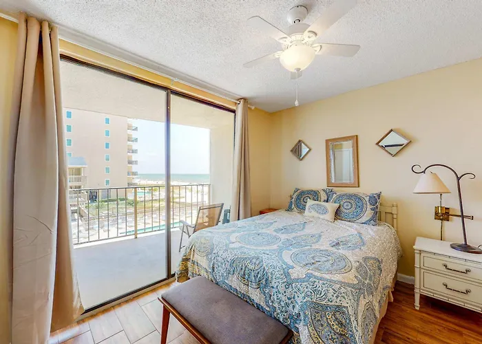 Beachfront With Balcony Overlooking Gulf Of Mexico & Pool